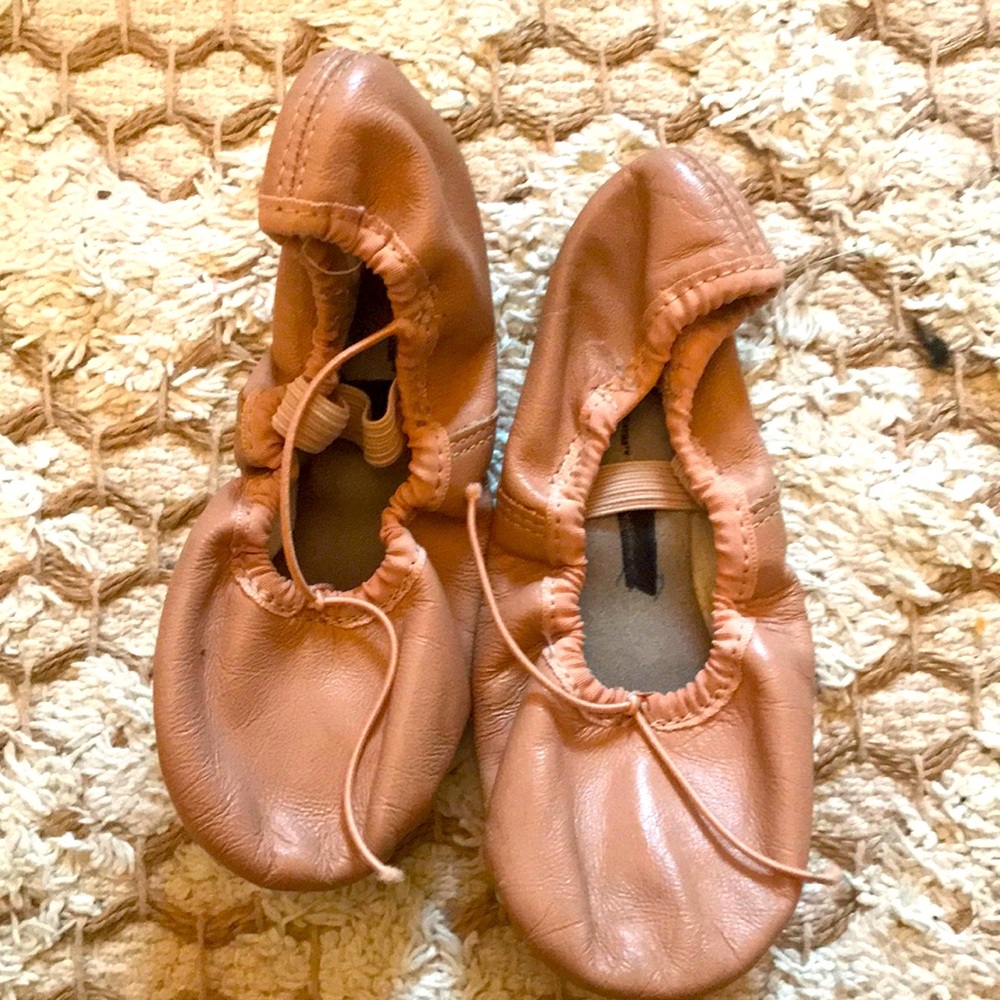 🥰FREE!! American ballet theatre ABT slippers 9.5